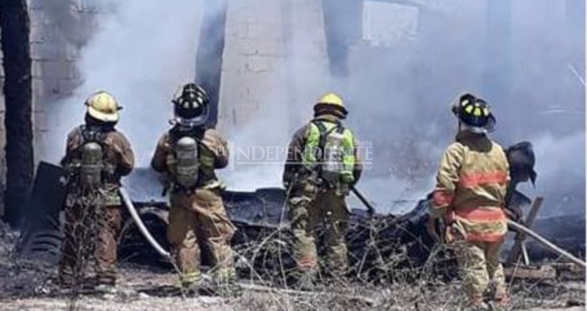 Dos campers, una lancha y varias palmeras arden en dos incendios en CSL Dos campers, una lancha y varias palmeras arden en dos incendios en CSL