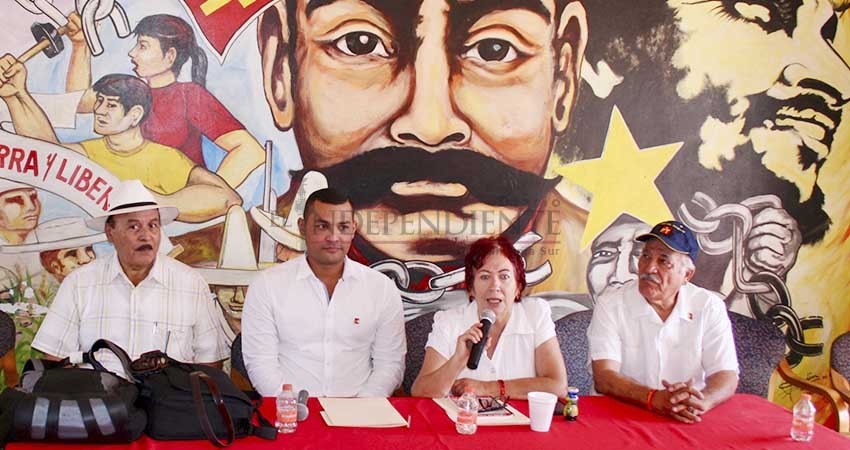 Firma candidato del PT a la alcaldía acuerdo contra minería Firma candidato del PT a la alcaldía acuerdo contra minería