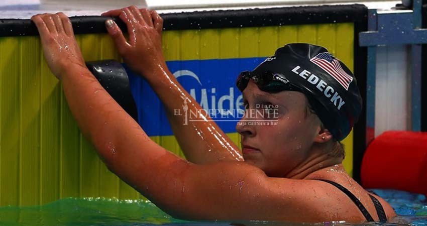 La nadadora Katie Ledecky rompe récord mundial en mil 500 metros libres La nadadora Katie Ledecky rompe récord mundial en mil 500 metros libres