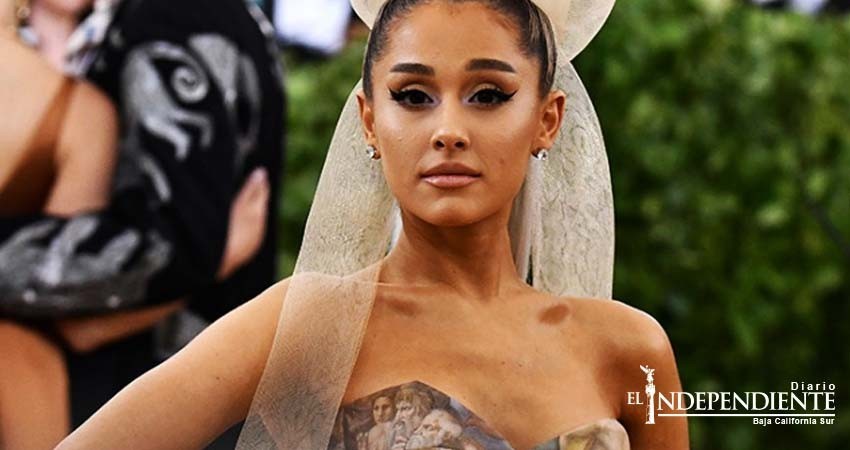 Ariana Grande saluda a sus fans en aniversario de Manchester Ariana Grande saluda a sus fans en aniversario de Manchester