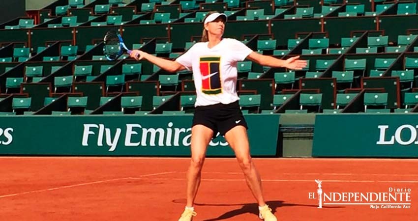 María Sharapova ya entrena en cancha del Roland Garros María Sharapova ya entrena en cancha del Roland Garros