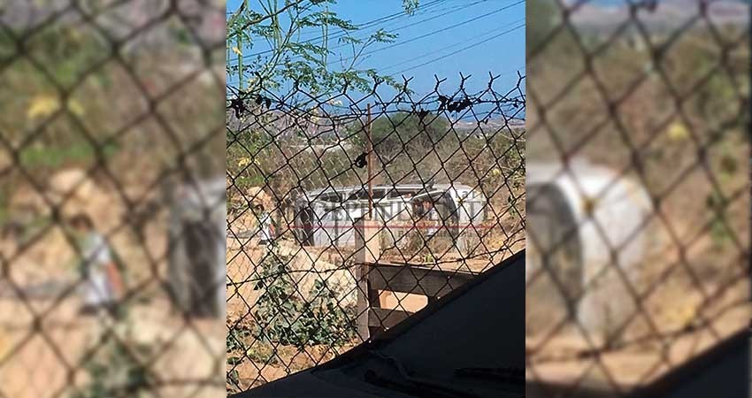 Vuelca vagoneta tripulada por cinco estudiantes de preparatoria Vuelca vagoneta tripulada por cinco estudiantes de preparatoria