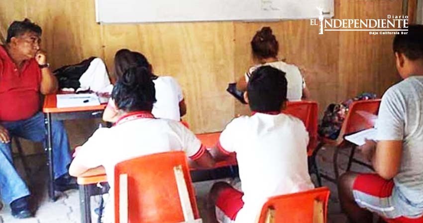 Desairan maestros a la CNTE e imparten clases en Oaxaca Desairan maestros a la CNTE e imparten clases en Oaxaca
