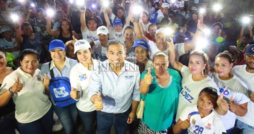 Vecinos de la colonia Las Palmas se unen al proyecto de Michelle Valdez Vecinos de la colonia Las Palmas se unen al proyecto de Michelle Valdez
