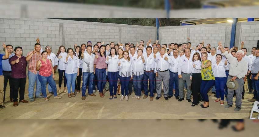 Se reúne Lupita Saldaña con el grupo Actitud Positiva Se reúne Lupita Saldaña con el grupo Actitud Positiva