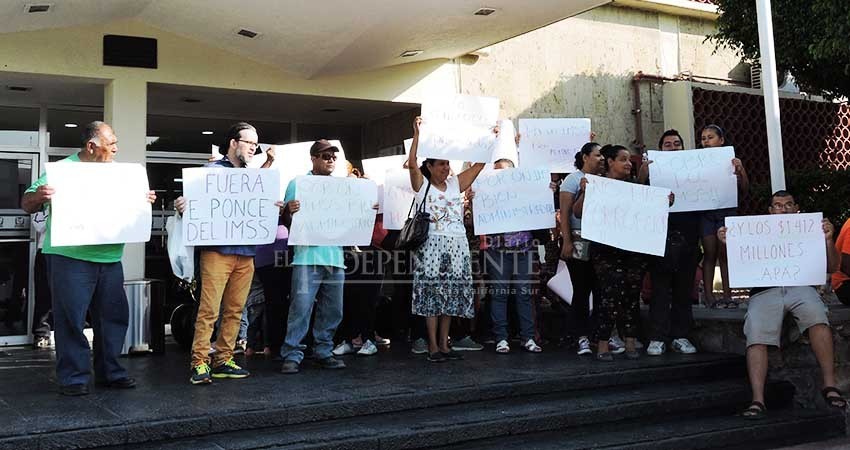Protestan por el arribo de Esthela Ponce como delegada del IMSS BCS Protestan por el arribo de Esthela Ponce como delegada del IMSS BCS