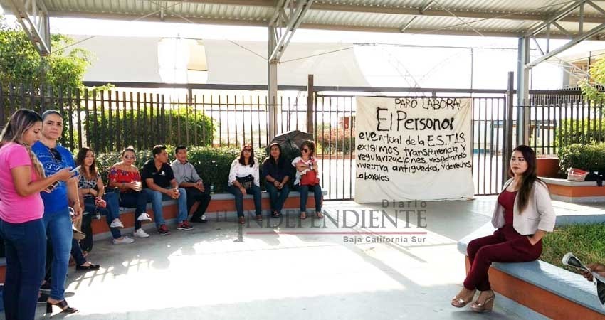 Docentes de Secundaria Técnica 18 de CSL se manifiestan por distribución de plazas Docentes de Secundaria Técnica 18 de CSL se manifiestan por distribución de plazas