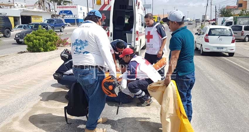 Arena que arrastró la lluvia al pavimento ocasiona accidente de moto en SJC Arena que arrastró la lluvia al pavimento ocasiona accidente de moto en SJC