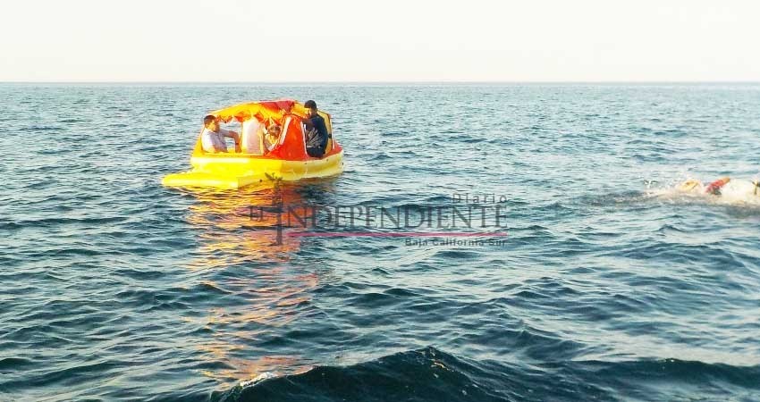 Marina Armada de México rescató a Pelayo y su tripulación tras amarizaje Marina Armada de México rescató a Pelayo y su tripulación tras amarizaje