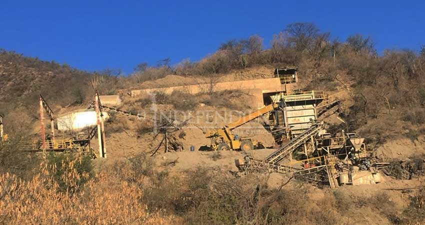 Denuncian a Mina La Testera por extraer nuevos materiales de El Triunfo Denuncian a Mina La Testera por extraer nuevos materiales de El Triunfo