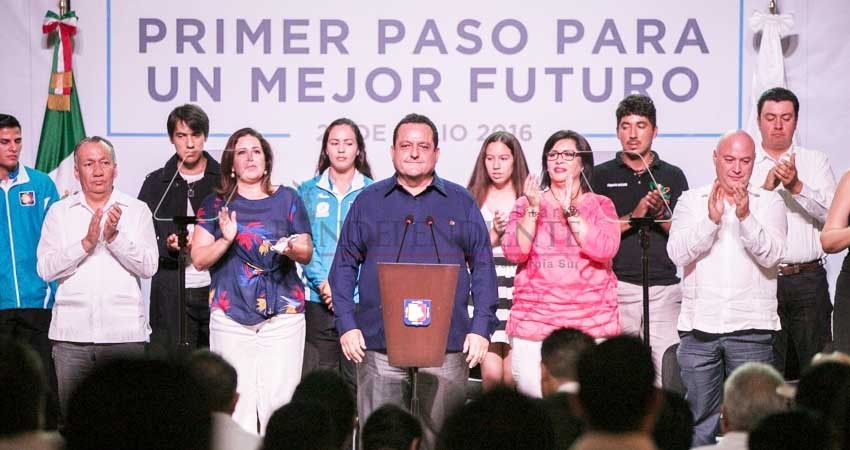 Se suma Carlos Mendoza a frente de "Gobernadores de Acción Nacional" Se suma Carlos Mendoza a frente de "Gobernadores de Acción Nacional"