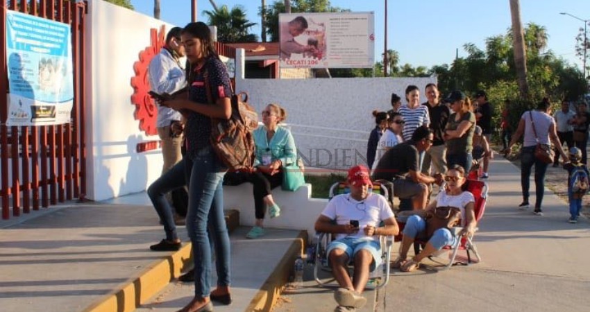 Fila en casilla especial de Cecati 106, ya alcanza la cuadra