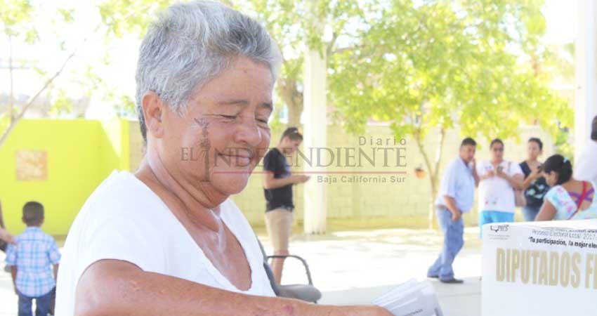 Amplia participación de jóvenes y adultos de la tercera edad en el proceso electoral Amplia participación de jóvenes y adultos de la tercera edad en el proceso electoral