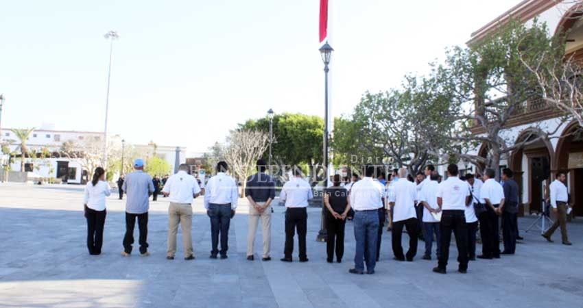 Entre derrota electoral y mundial de futbol, acto cívico del Ayto de Los Cabos con poca asistencia Entre derrota electoral y mundial de futbol, acto cívico del Ayto de Los Cabos con poca asistencia