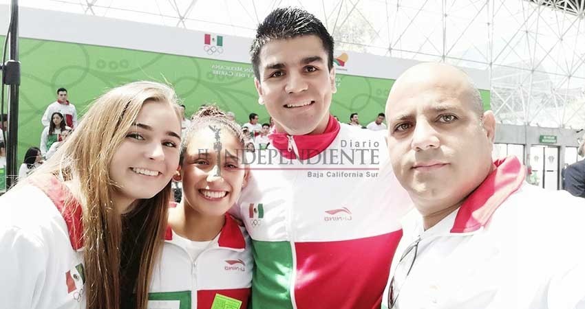 Asisten atletas sudcalifornianos a abanderamiento con EPN Asisten atletas sudcalifornianos a abanderamiento con EPN
