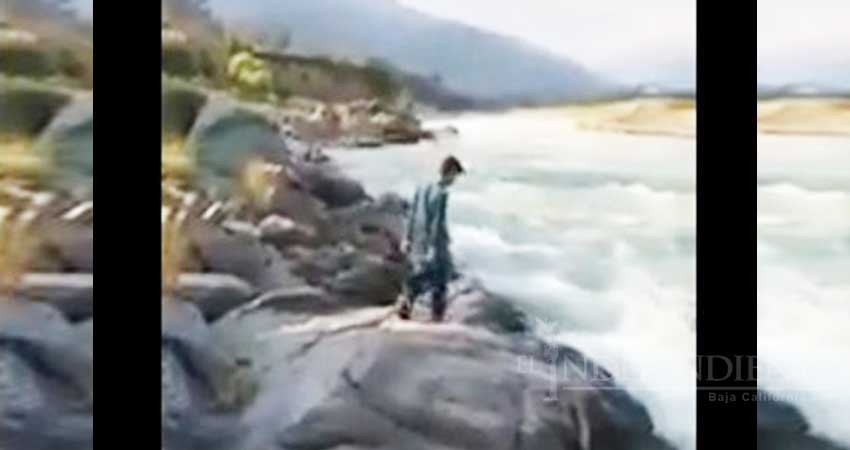 Adolescente muere por querer un video junto al río Adolescente muere por querer un video junto al río