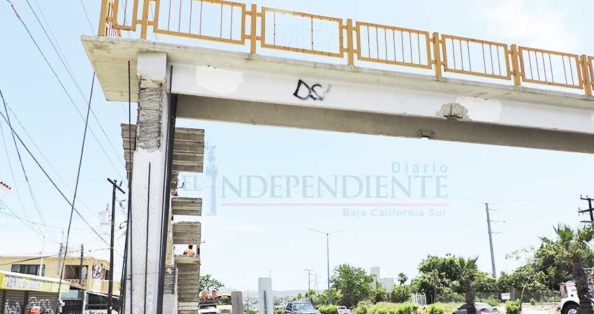 Está bien que rehabiliten los puentes peatonales, el problema sigue siendo la falta de cultura: ciudadanos Está bien que rehabiliten los puentes peatonales, el problema sigue siendo la falta de cultura: ciudadanos