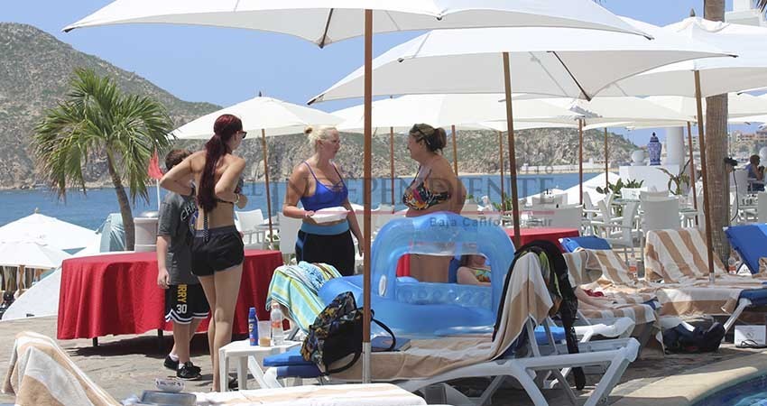 Restauranteros analizarán si harán petición que se dé marcha atrás al impuesto a turistas Restauranteros analizarán si harán petición que se dé marcha atrás al impuesto a turistas