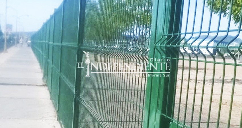 Molesta a vecinos clausura total de ciudad deportiva de La Paz