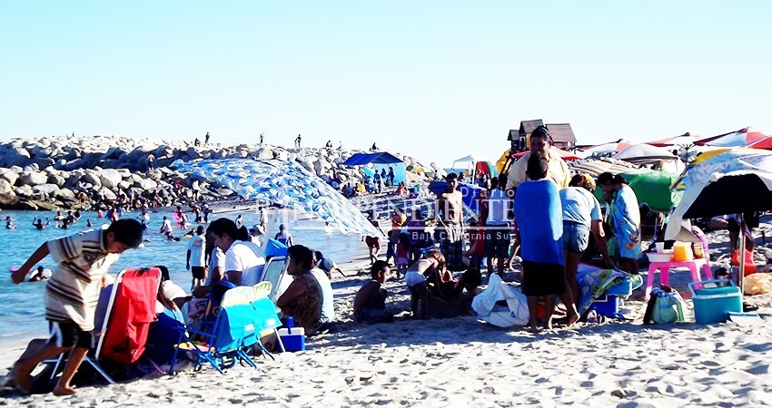 Refuerzan seguridad en playas por alta afluencia de visitantes