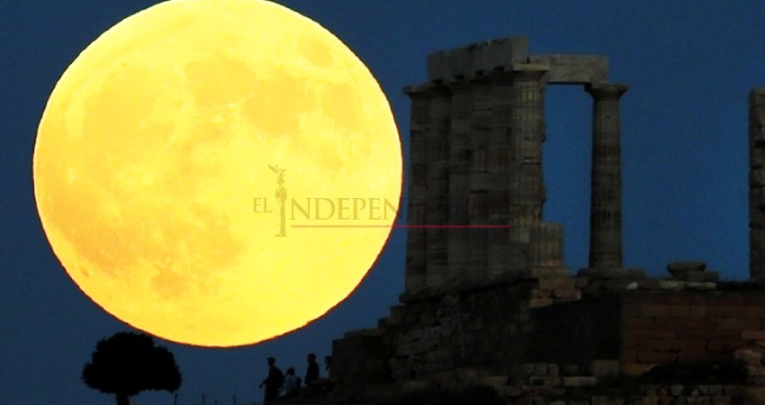 Así se vivió la 'luna de sangre' en Asia, África y Europa Así se vivió la 'luna de sangre' en Asia, África y Europa