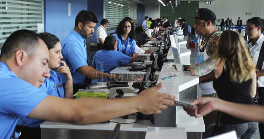 INM sin agentes migratorios para atender 17 vacantes para el aeropuerto de Los Cabos INM sin agentes migratorios para atender 17 vacantes para el aeropuerto de Los Cabos