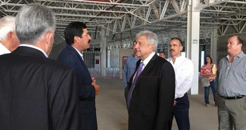 López Obrador visita hospital que solo tiene la fachada en Cd. Juárez López Obrador visita hospital que solo tiene la fachada en Cd. Juárez