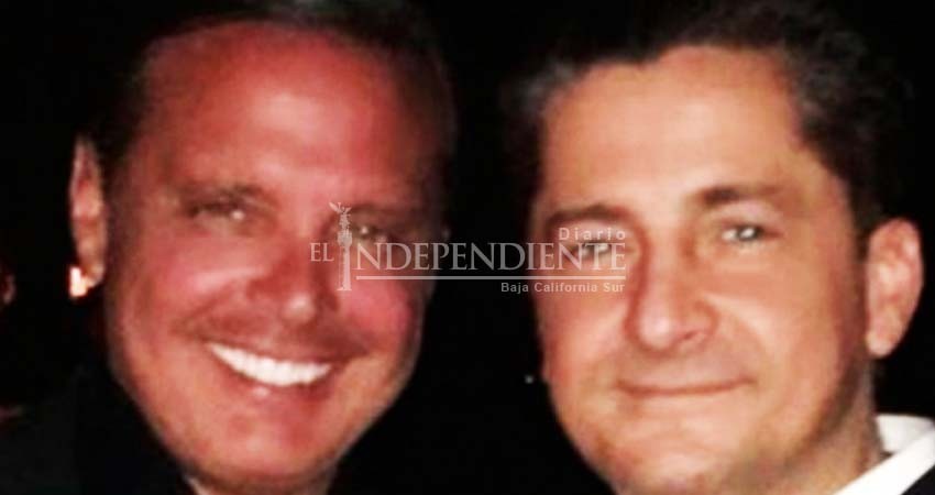 Entre mujeres y alcohol Luis Miguel festeja a su hermano Entre mujeres y alcohol Luis Miguel festeja a su hermano