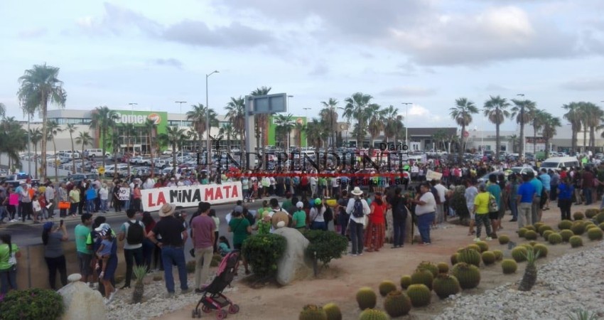 Ciudadanos protestan en Los Cabos en rechazo a la minería tóxica