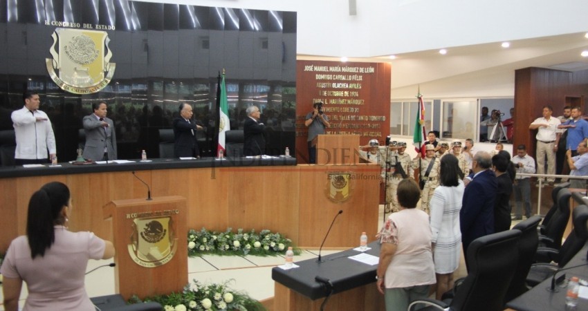 Se declaran “sin fracción” 3 diputados de “Juntos Haremos Historia” Se declaran “sin fracción” 3 diputados de “Juntos Haremos Historia”