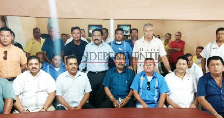 No permitiremos que opere Uber en Los Cabos: Taxistas No permitiremos que opere Uber en Los Cabos: Taxistas