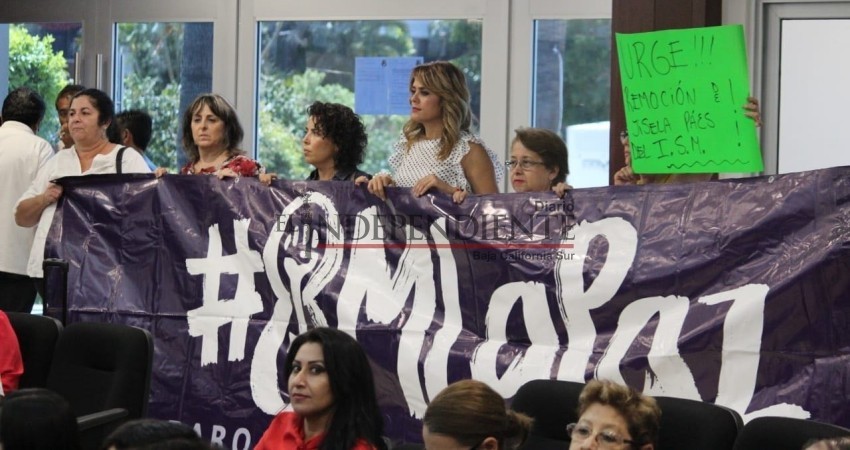 Protestan mujeres contra Jisela Paes en el Congreso de BCS Protestan mujeres contra Jisela Paes en el Congreso de BCS