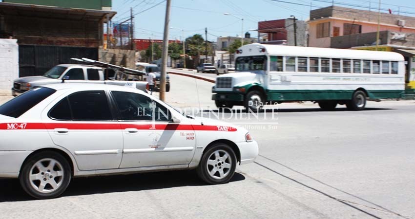 Taxistas de Los Cabos prefieren a turistas que a locales: Sondeo Taxistas de Los Cabos prefieren a turistas que a locales: Sondeo