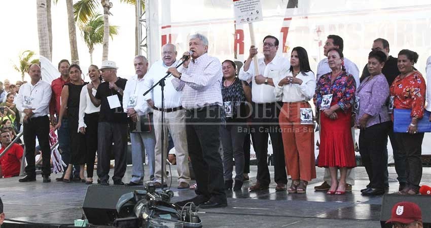 AMLO durante su visita a La Paz: "No voy a fallarles" AMLO durante su visita a La Paz: "No voy a fallarles"