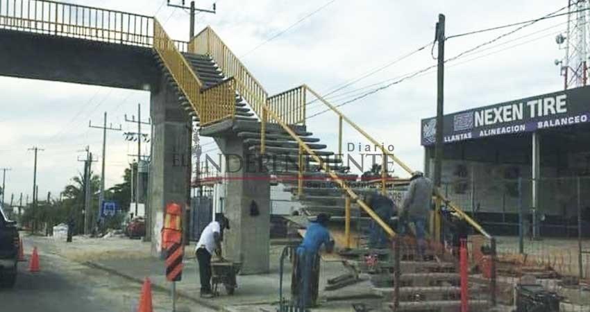 Puentes peatonales de SCT con muchísimas fallas de construcción: CABCS Los Cabos Puentes peatonales de SCT con muchísimas fallas de construcción: CABCS Los Cabos