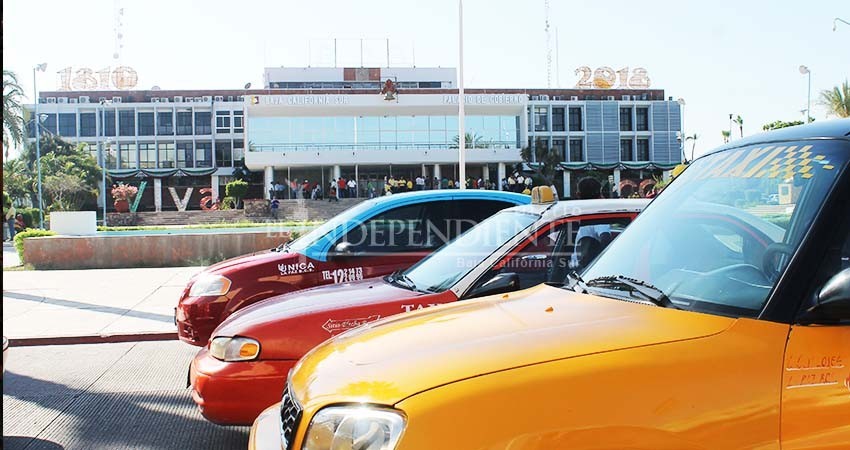 Cuestionan taxistas “desaparición” de fideicomisos para transporte Cuestionan taxistas “desaparición” de fideicomisos para transporte
