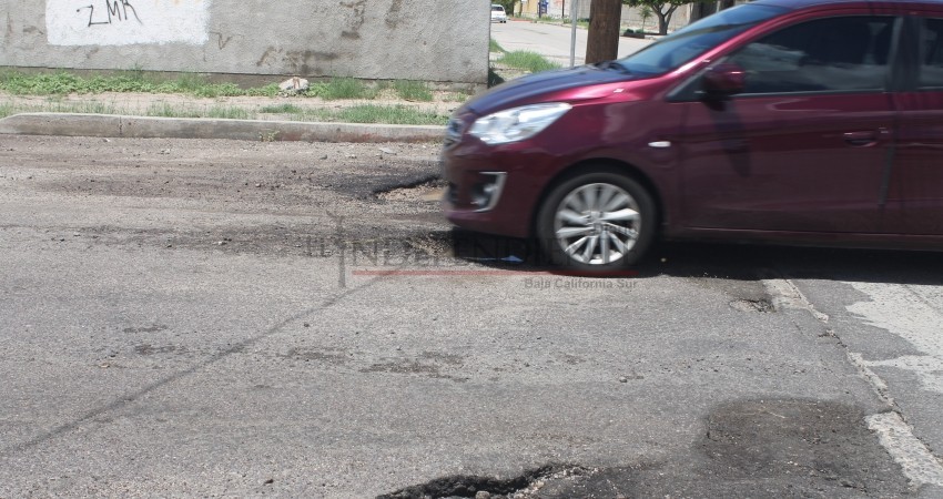 Lluvias dejan grave problema de baches en calles de La Paz Lluvias dejan grave problema de baches en calles de La Paz