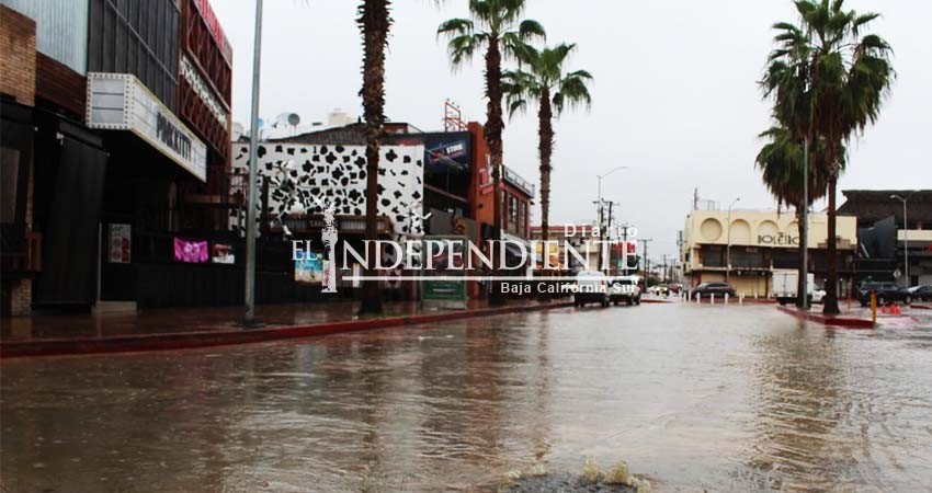 Molestos ciudadanos por los derrames de aguas negras que no han sido reparados Molestos ciudadanos por los derrames de aguas negras que no han sido reparados