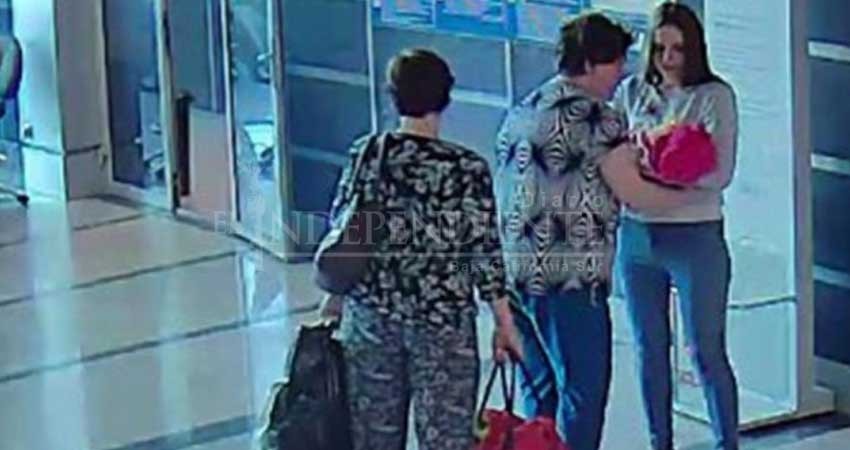 Graban a madre rusa mientras vende a su bebé por 900 pesos Graban a madre rusa mientras vende a su bebé por 900 pesos
