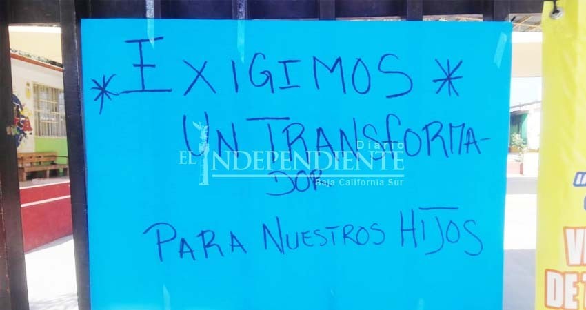 Por fallas de transformador, papás de la primaria Ejido SJC toman las instalaciones Por fallas de transformador, papás de la primaria Ejido SJC toman las instalaciones