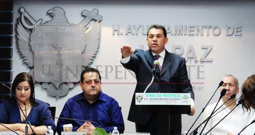 “Fue irresponsable Armando Martínez por la deuda que superó los 1700 mdp”: Rubén Muñoz “Fue irresponsable Armando Martínez por la deuda que superó los 1700 mdp”: Rubén Muñoz