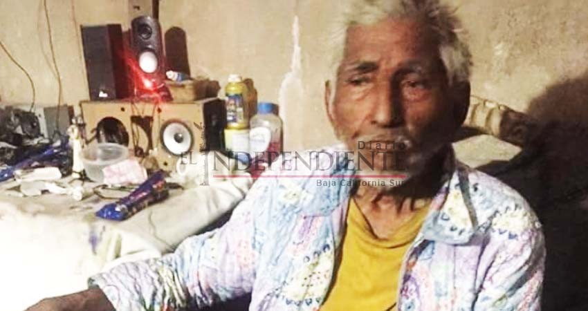 Piden apoyo para adulto mayor que perdió todo al incendiarse su casa Piden apoyo para adulto mayor que perdió todo al incendiarse su casa