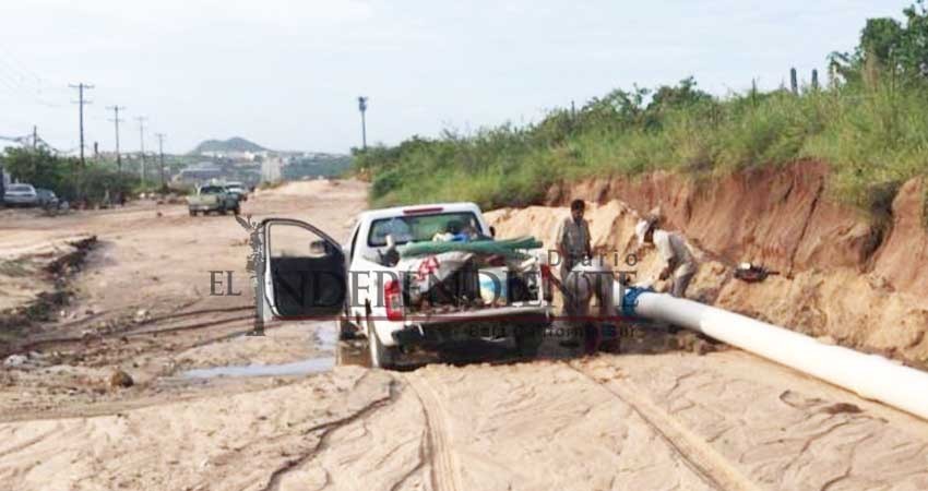 Revienta parte del acueducto de Avenida Tamaral en CSL Revienta parte del acueducto de Avenida Tamaral en CSL