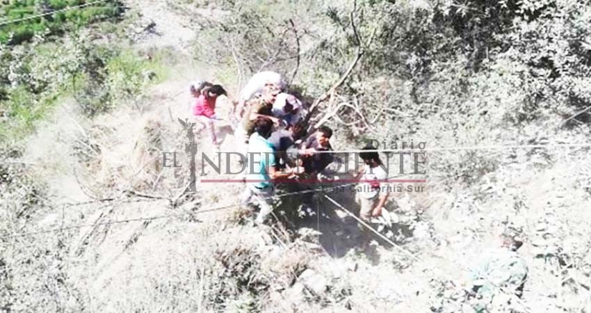 Autobús cae a barranco en India; al menos 22 muertos Autobús cae a barranco en India; al menos 22 muertos
