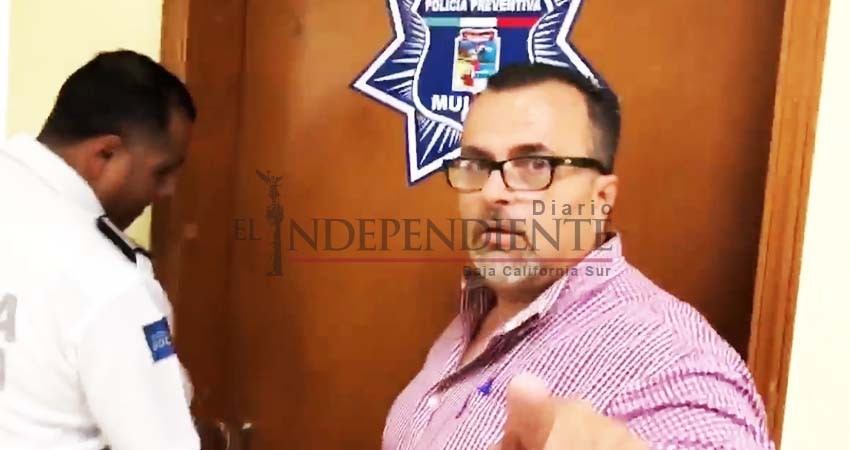 Ex subdirector de Catastro agrede a periodista en Guerrero Negro Ex subdirector de Catastro agrede a periodista en Guerrero Negro