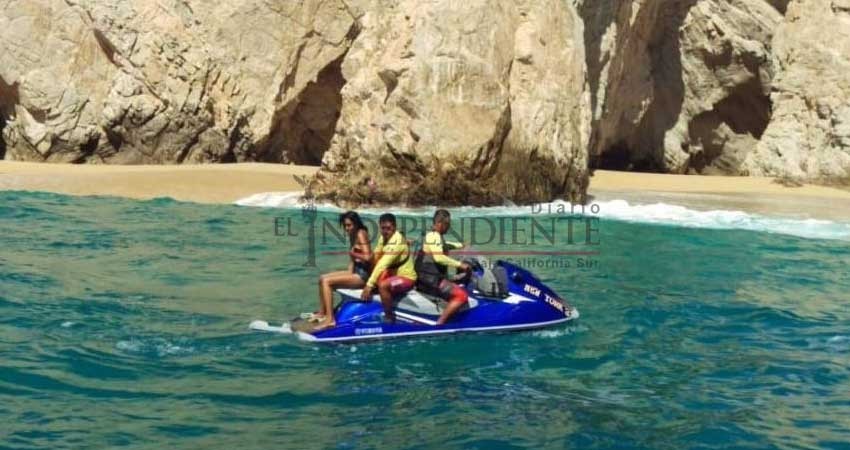 Rescatan a dos personas por intentar caminar bajo El Arco de CSL Rescatan a dos personas por intentar caminar bajo El Arco de CSL