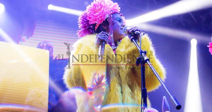 Fiesta tropical directo de Colombia, Bomba Estéreo en CDMX Fiesta tropical directo de Colombia, Bomba Estéreo en CDMX