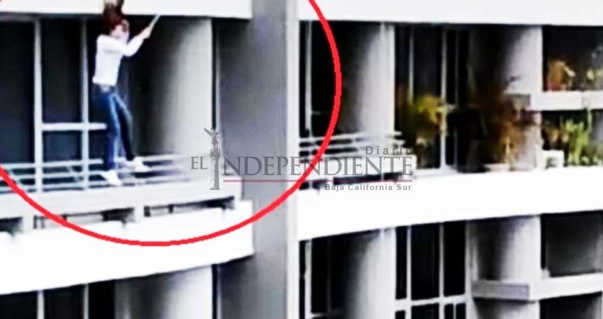 Mujer cae desde piso 27 por tomarse una selfie Mujer cae desde piso 27 por tomarse una selfie