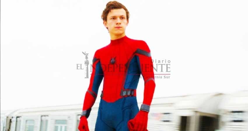 Tom Holland aparece con el nuevo traje de Spider-Man Tom Holland aparece con el nuevo traje de Spider-Man