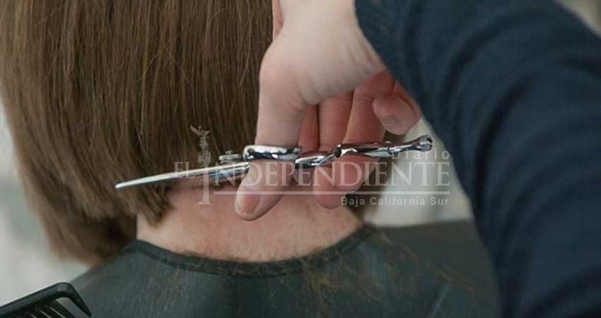 Fue a cortarse el cabello y la estilista notó algo terrible Fue a cortarse el cabello y la estilista notó algo terrible